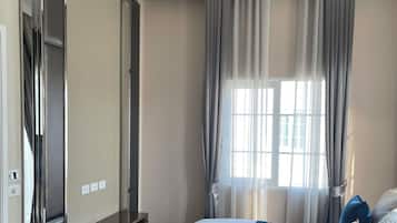 Bureau, fer et planche à repasser, Wi-Fi, draps fournis