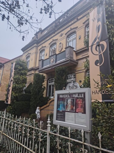 Königlich wohnen Halle-Leipzig 4 beds 4 parking spaces 15min trade fair &airport