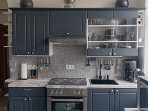 Microwave, oven, stovetop - Königlich wohnen Region Halle - Leipzig 4 beds Parking lot 15 Min Messe &Airport (Delitzsch)