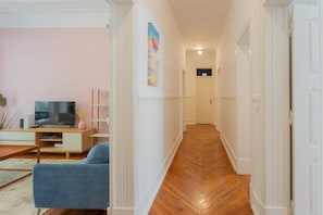 House | 4 bedrooms, desk, Internet - Family Comfort in Principe Real AC and Parking (Lisbon)