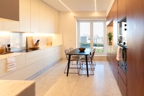 House, Accessible - Lux River City Views Garage (Lisbon)