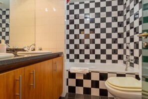 House - Estrela Spacious Garden Home (Lisbon)