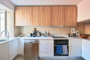 2 bedrooms, Internet - Baixa Alfama at Your Doorstep Terrace Air Con (Lisbon)