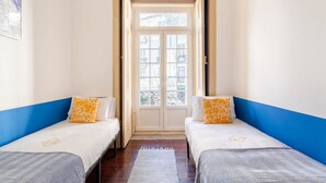 4 bedrooms, high-speed internet - Artistic Alfama 4BR Cathedral Views Tram 28 (Lisbon)