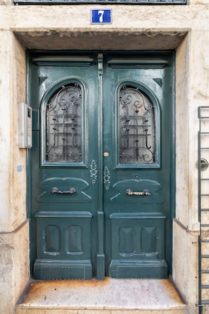 4 bedrooms, Internet - Artistic Alfama 4BR Cathedral Views Tram 28 (Lisbon)