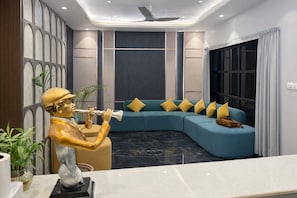 Lobby sitting area - HOTEL GEETANJALI (Mount Abu)