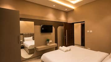 Deluxe Room | Blackout drapes, free WiFi