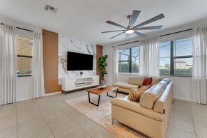 House, 5 Bedrooms | Living area - 2311vd-providence 5 Bedroom Home (Davenport)