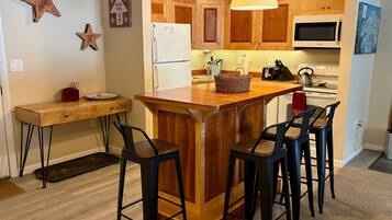 LÀgenhet - 1 sovrum | Eget kök | KylskÄp, ugn, kaffe- och tebryggare och brödrost