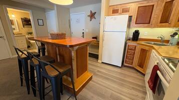 LÀgenhet - 1 sovrum | Eget kök | KylskÄp, ugn, kaffe- och tebryggare och brödrost