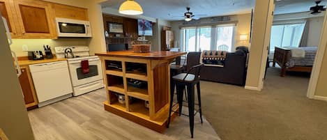 Condo, 1 Bedroom | Interior