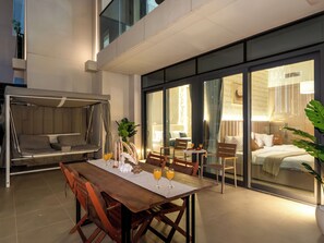 Dining - 2BDR - Burj Khalifa view with Private terrace (Dubai)