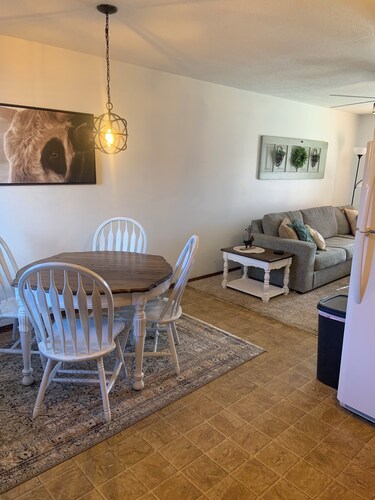 Cozy Apartment in Garden City- 2 Bed/1 Bath