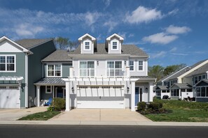 Exterior - 4 Bedroom Townhome In the Grove Community! Close to Fenwick Island and Ocean City Beaches, Community Pool, Free WIFI! (Selbyville)