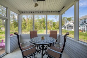 Dining - 4 Bedroom Townhome In the Grove Community! Close to Fenwick Island and Ocean City Beaches, Community Pool, Free WIFI! (Selbyville)