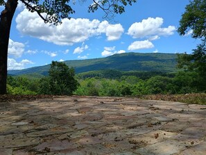 Property grounds - Cozy earth home with incredible views in Chickamauga (Chickamauga)