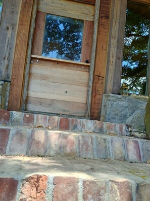 Exterior detail - Cozy earth home with incredible views in Chickamauga (Chickamauga)