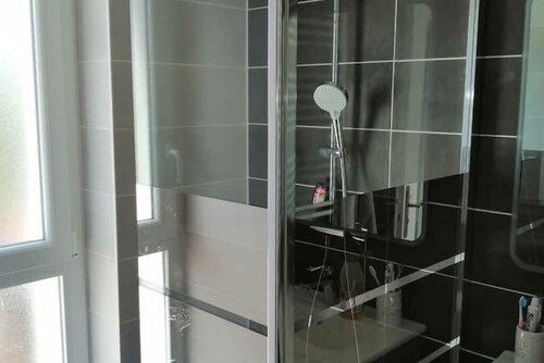 Renovated house 50 m from the beach - Enclosed garden & terraces, sea view