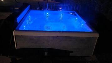 Bañera de hidromasaje exterior