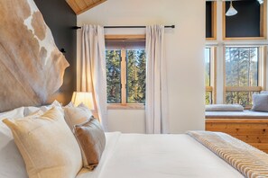 3 Schlafzimmer, Schreibtisch, Bügeleisen/Bügelbrett, Reisekinderbett