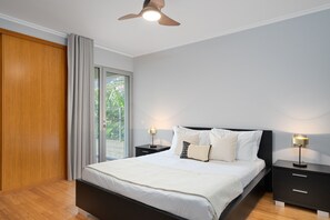 3 bedrooms, iron/ironing board, travel cot, free WiFi - Anchored in Carmo by Homie (Câmara de Lobos)