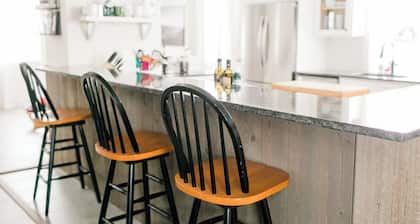 Modern Farmhouse with Pool. Close to Breweries & Wineries.