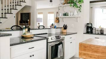 Micro-ondes, four, plaque de cuisson, lave-vaisselle