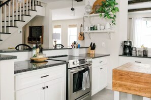 Microwave, oven, stovetop, dishwasher - Modern Farmhouse with Pool. Close to Breweries & Wineries. (Charlottesville)