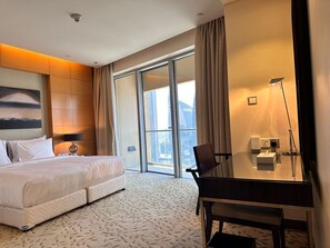 Iron/ironing board, bed sheets - The dubai Mall Residence 2610 (Dubai)