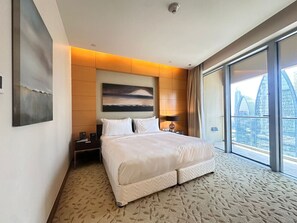 Iron/ironing board, bed sheets - The dubai Mall Residence 2610 (Dubai)