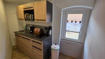 Frigorífic, placa de cuina, cafetera i tetera i bullidora elèctrica