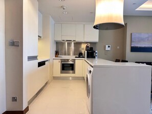 Fridge, microwave, oven, dishwasher - Durrani Homes - Dubai Mall Fashion Avenue (Dubai)