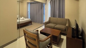 Room - Charming studio with AC in welcoming Lapu-Lapu beachside (Lapu-Lapu)