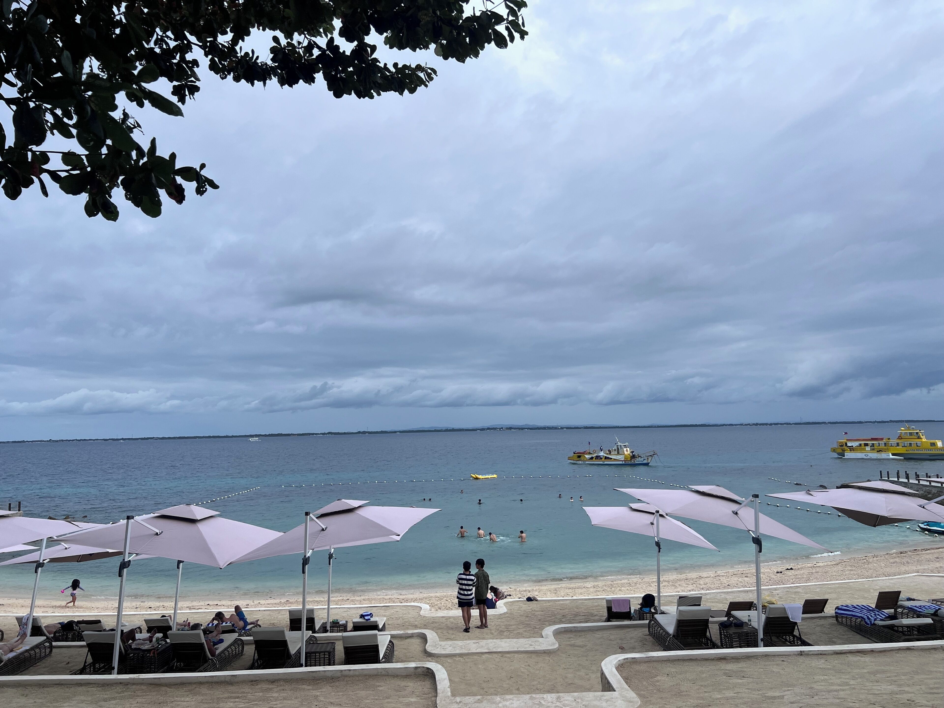 Plage à proximité, chaises longues