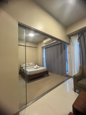 Interior - Charming studio with AC in welcoming Lapu-Lapu beachside (Lapu-Lapu)