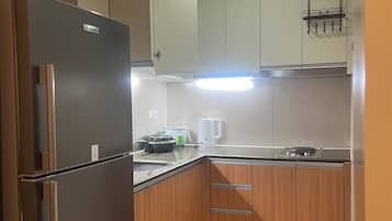 Fridge, microwave, stovetop, electric kettle