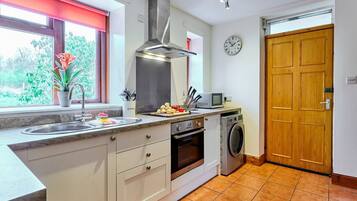 Cookware/dishes/utensils