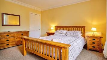 3 dormitoris, decoració individual i mobiliari individual