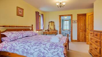 5 bedrooms, individually decorated, individually furnished, free WiFi