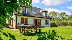 Outdoor dining - Holly House (Blairgowrie)
