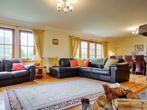 Living area - Holly House (Blairgowrie)
