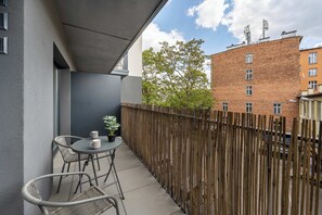 Outdoor dining - Stylish Studio with a Balcony | 1.3 km from the Market Square (Wrocław)