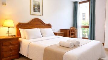 Desk, laptop workspace, free WiFi