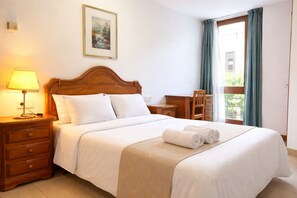 Chambre Standard Double ou avec lits jumeaux, vue montagne | Bureau, espace de travail pour ordinateur portable, Wi-Fi gratuit