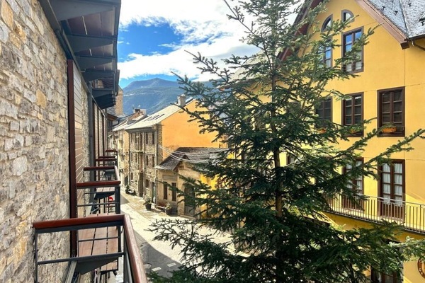 Standard Single Room, Mountain View | Property grounds