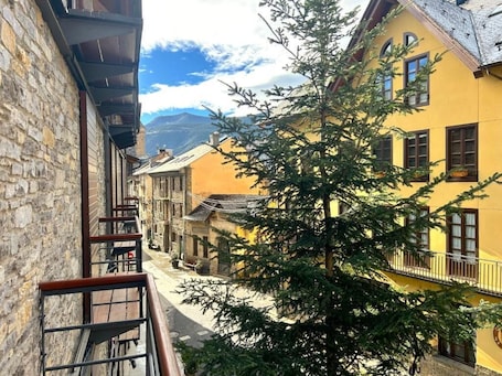 Standard Single Room, Mountain View | Property grounds
