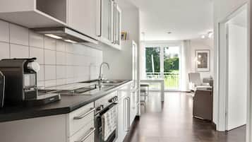 Réfrigérateur, four, plaque de cuisson, cafetiÚre/bouilloire