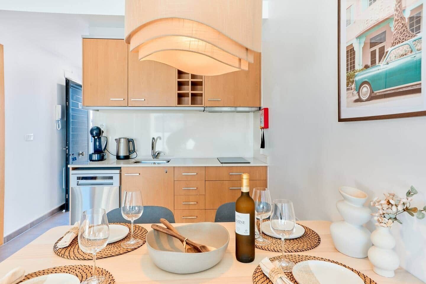 Kjøleskap, mikrobølgeovn, ovn og kokeplater