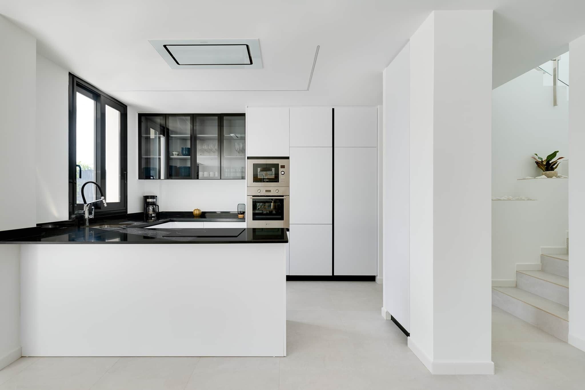 Refrigerador, microondas, horno, placa de cocina