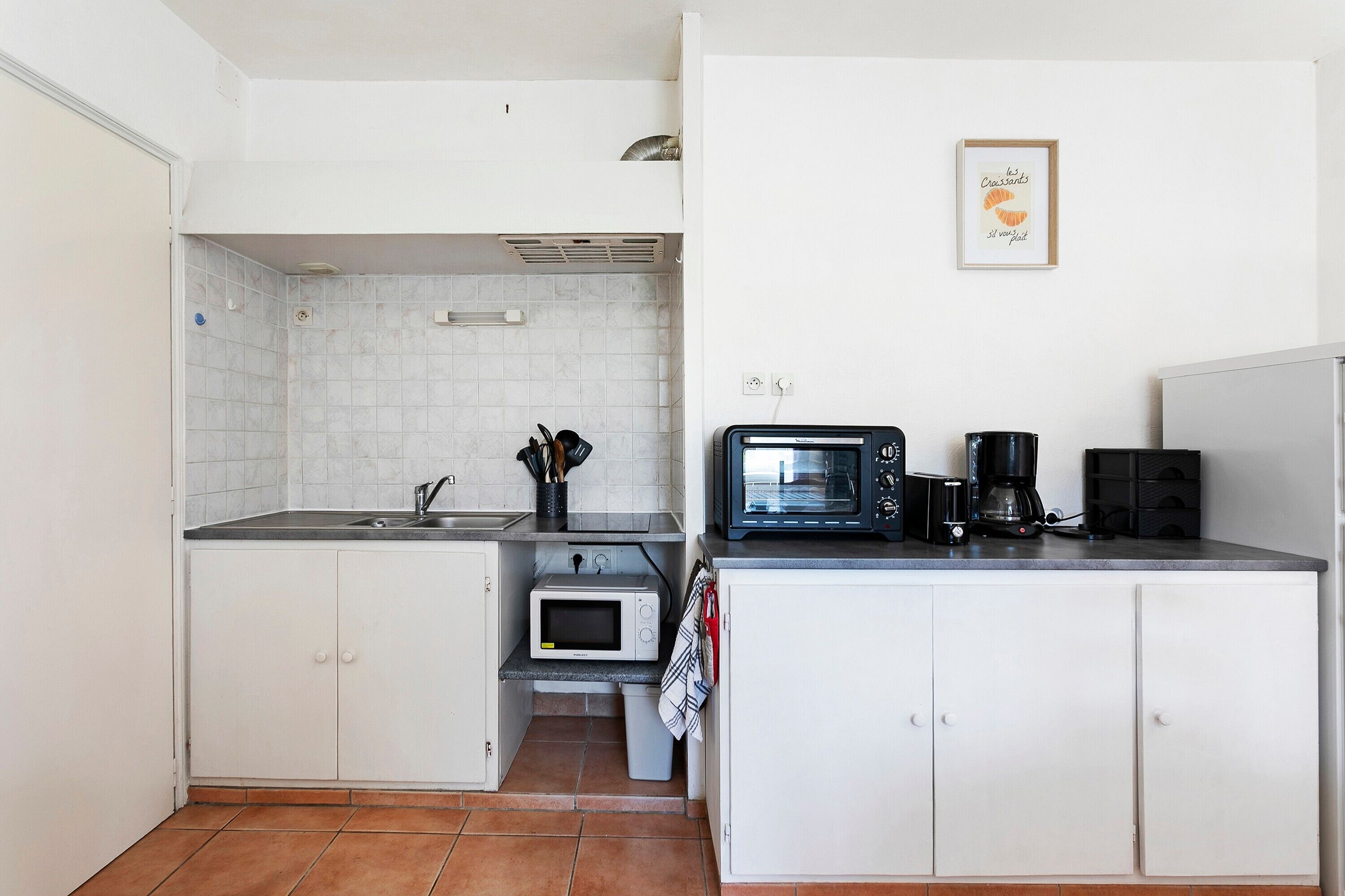 雪櫃、微波爐、焗爐、爐具